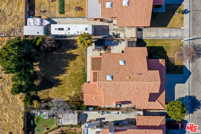 3626 W Avenue J2, Lancaster CA: https://media.crmls.org/mediaz/b9c47a2b-c29f-4637-98eb-0750f8828fe8.jpg