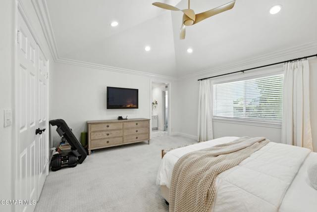 3225 Bear Creek Drive, Newbury Park CA: https://media.crmls.org/mediaz/b9c55ac7-9397-4365-a3f0-49aa7640e01a.jpg