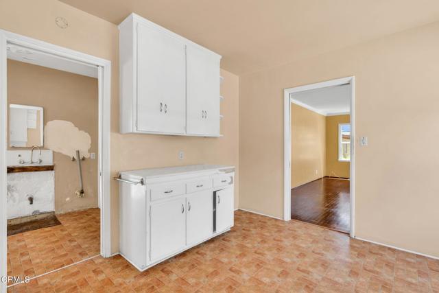 4127 Scandia Way, Los Angeles CA: https://media.crmls.org/mediaz/b9c55c93-9062-4bc5-aace-082461257f88.jpg