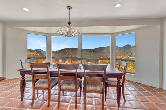 Detail Gallery Image 3 of 35 For 2702 Country Club Dr, Escondido,  CA 92029 - 4 Beds | 3 Baths