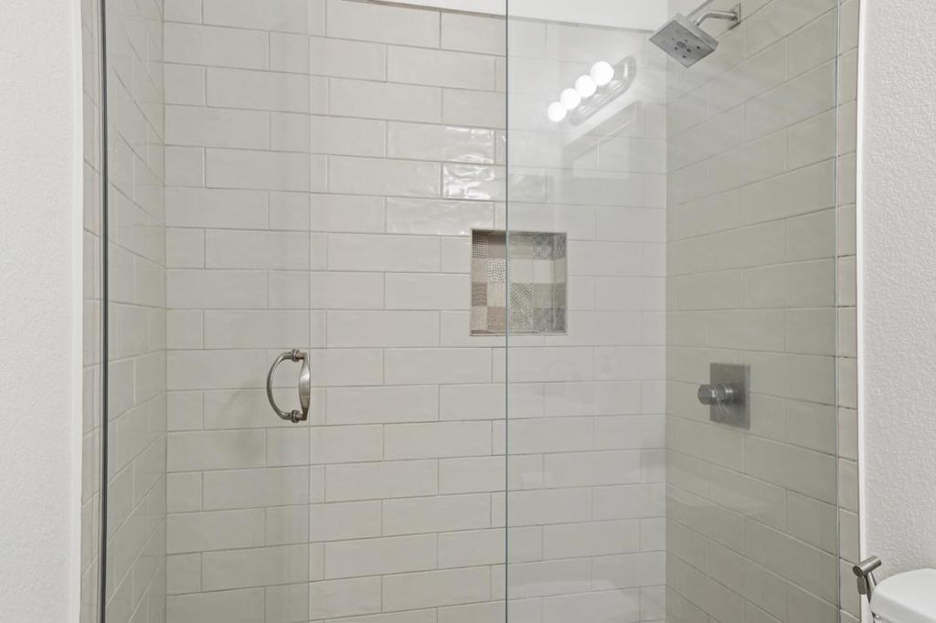 https://media.crmls.org/mediaz/b9c60d08-dcc7-4718-bad2-0dfdfaa5629d.jpg?preset=X-Large