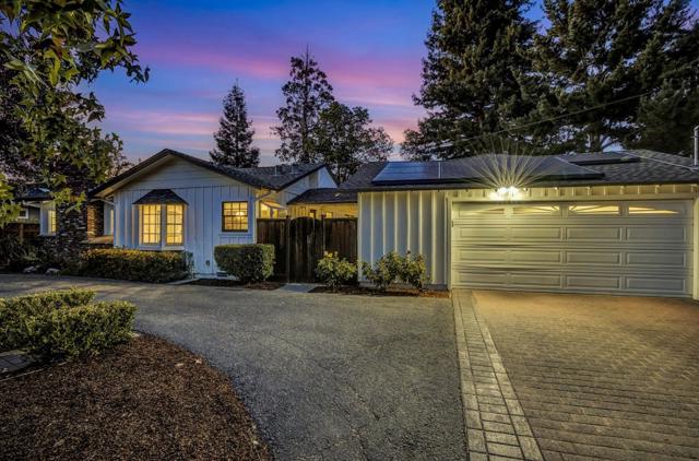 667 Cuesta Drive, Los Altos CA: https://media.crmls.org/mediaz/b9c61c8d-4e88-4719-bd31-920639e82252.jpg