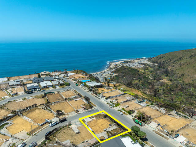 18449 Kingsport Drive, Malibu CA: https://media.crmls.org/mediaz/b9c62d6f-df6d-4769-b052-8a7ae671af59.jpg