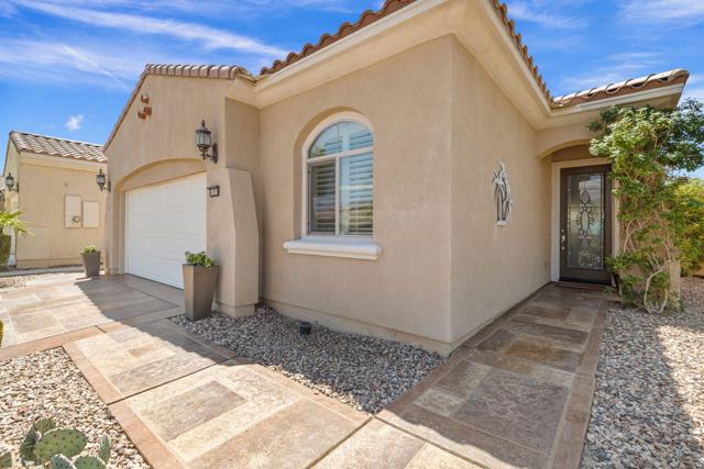 81919 Avenida Dulce, Indio CA: https://media.crmls.org/mediaz/b9c64668-0e74-4962-bd28-0da761195e0c.jpg