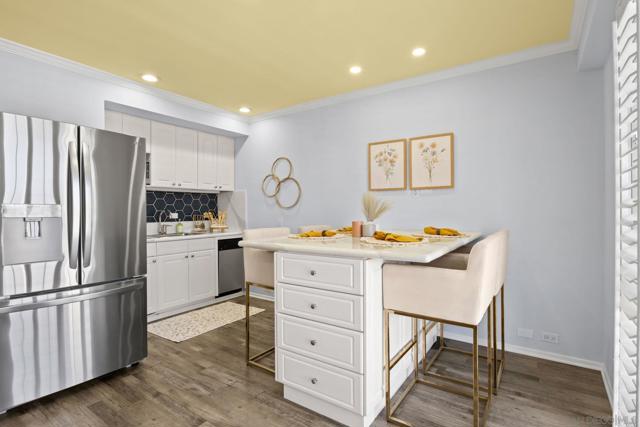 1021 Scott Street, San Diego CA: https://media.crmls.org/mediaz/b9c65072-2624-4335-a271-117e18bd74e2.jpg