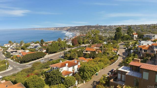 1745 Amalfi Street, La Jolla CA: https://media.crmls.org/mediaz/b9c67118-f2cd-43f8-82cb-205a76535d85.jpg