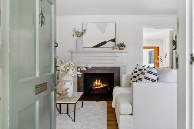 1050 Boranda Avenue, Mountain View CA: https://media.crmls.org/mediaz/b9c689ab-a565-4469-b200-3154ec74a479.jpg