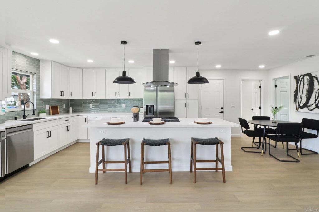 3243 Carolyn Circle