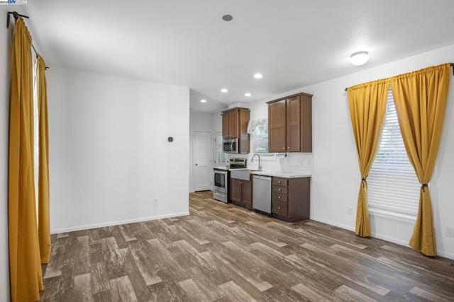 Image 49 of 58 For 552 Stonehaven Ct