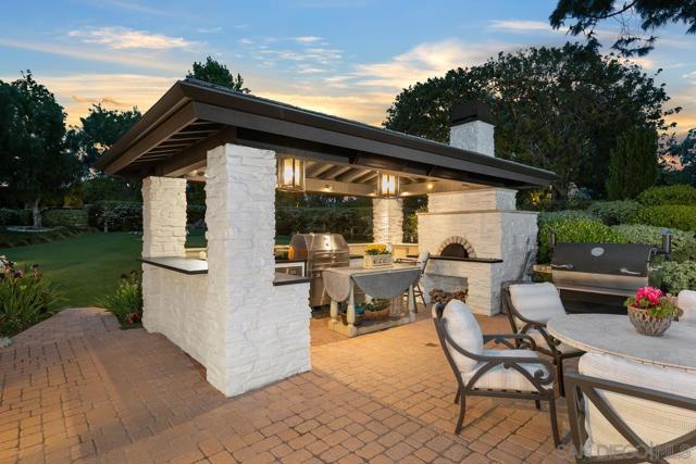 6351 Lago Lindo, Rancho Santa Fe CA: https://media.crmls.org/mediaz/b9c770c8-346c-4d1c-8be7-02bde5fc6bc0.jpg