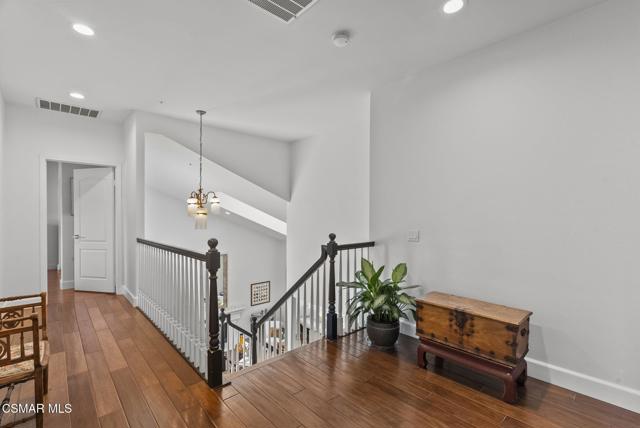 29845 Vista Del Arroyo, Agoura Hills CA: https://media.crmls.org/mediaz/b9c789d0-3920-4f46-af72-1c6cd054c11e.jpg