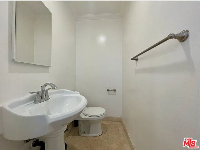 1111 11th Street, Santa Monica CA: https://media.crmls.org/mediaz/b9c78cfa-8dff-422a-be46-9cac5278ef3e.jpg
