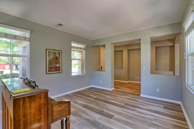 1250 Sunrise Drive, Gilroy CA: https://media.crmls.org/mediaz/b9c78d53-2cbe-48f4-a0a5-0a89b0636655.jpg