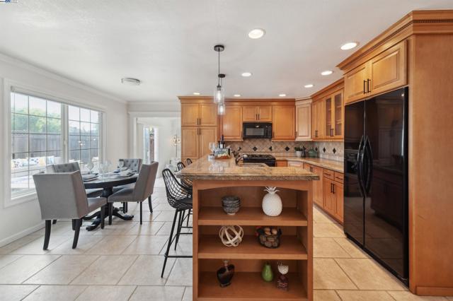 5953 Running Hills Ave, Livermore CA: https://media.crmls.org/mediaz/b9c79948-30d4-40e2-874c-7c65a4c7fe89.jpg