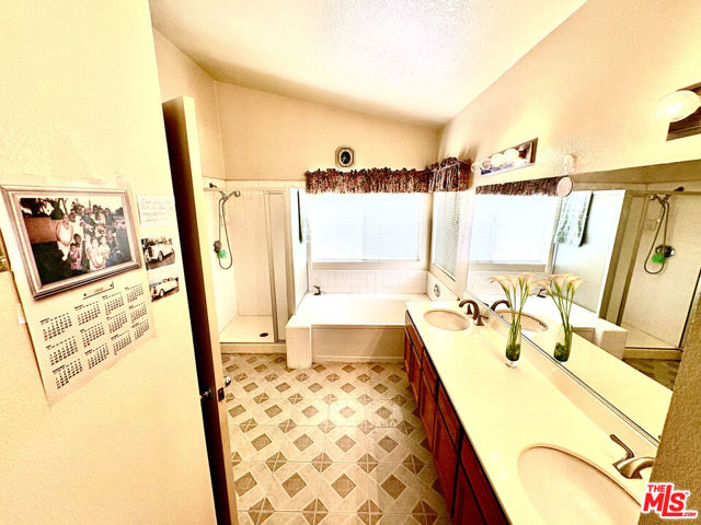 3202 Angeleno Place, Palmdale CA: https://media.crmls.org/mediaz/b9c7b2a4-bf09-42fd-81a3-79536f32c9fa.jpg