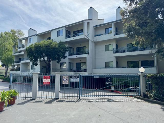 4685 Albany Circle, San Jose CA: https://media.crmls.org/mediaz/b9c81e7e-3f89-4534-b13e-d99cdc5c6d4d.jpg