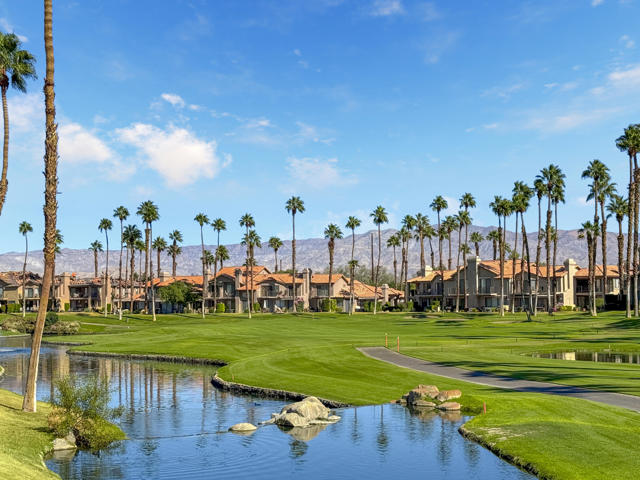 38488 Gazania Circle, Palm Desert CA: https://media.crmls.org/mediaz/b9c8567f-f9bd-4053-a03a-41d876609a92.jpg