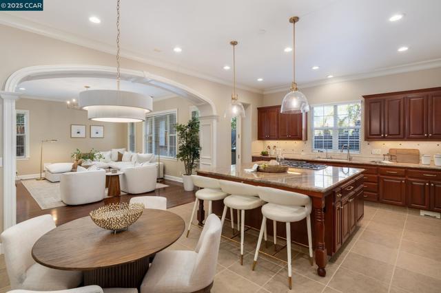 206 Glory Lily Ct, San Ramon CA: https://media.crmls.org/mediaz/b9c87053-970f-45fb-9a18-583496d06148.jpg