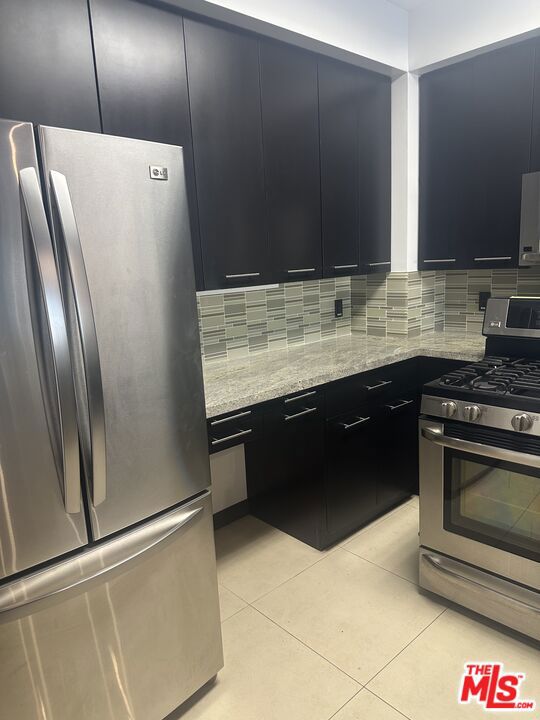 520 S Kingsley Drive, Los Angeles CA: https://media.crmls.org/mediaz/b9c94b69-13b4-4eb7-ba3f-a0b3fc234dd2.jpg