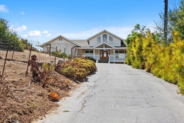 1101 York Dr., Vista CA: https://media.crmls.org/mediaz/b9c96945-4fe9-40c8-a62b-f47ee4eac799.jpg