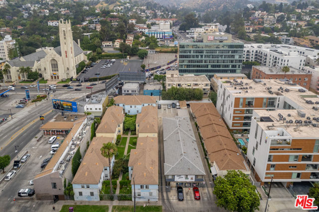 6773 Yucca Street, Los Angeles CA: https://media.crmls.org/mediaz/b9c9e368-42c3-44d5-9b41-3c006e67ea52.jpg