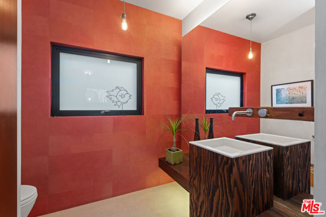 4616 Roma Court, Marina del Rey CA: https://media.crmls.org/mediaz/b9ca278f-dca2-4844-96bb-527275d8d274.jpg