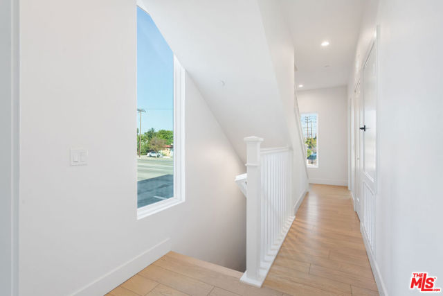 11220 Victory Boulevard, North Hollywood CA: https://media.crmls.org/mediaz/b9ca338e-c8b8-49e3-8834-c47bb3c6f4ca.jpg