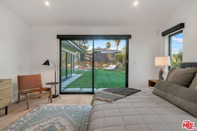 8400 Edwin Drive, Los Angeles CA: https://media.crmls.org/mediaz/b9ca38bc-7b1c-4056-9322-e6829d23666a.jpg