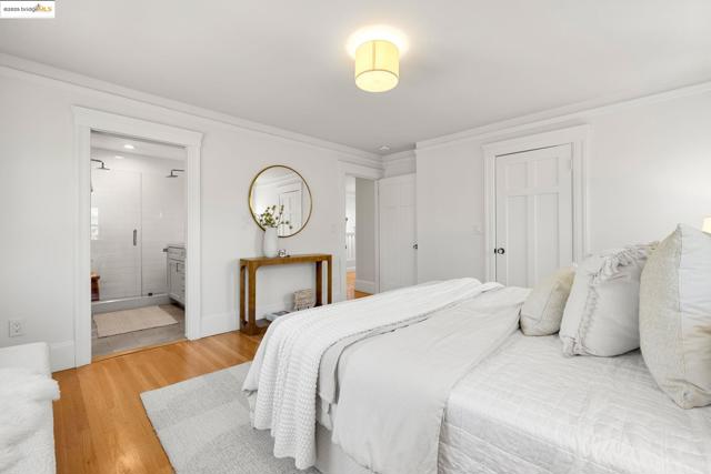 2842 Ashby Ave, Berkeley CA: https://media.crmls.org/mediaz/b9cac47c-9aee-4968-97a8-9eb6f03dc82f.jpg