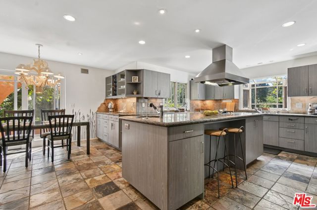 4734 Louise Avenue photo 29