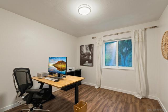 1736 Hill Top Lane, Encinitas CA: https://media.crmls.org/mediaz/b9cb84a3-b336-4de8-8384-8b6cf4d60b0b.jpg