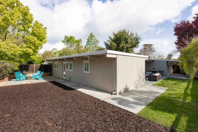 1948 Edgewood Drive, Palo Alto CA: https://media.crmls.org/mediaz/b9cbb288-1bde-4fda-8dbe-f5e99afb0ccc.jpg