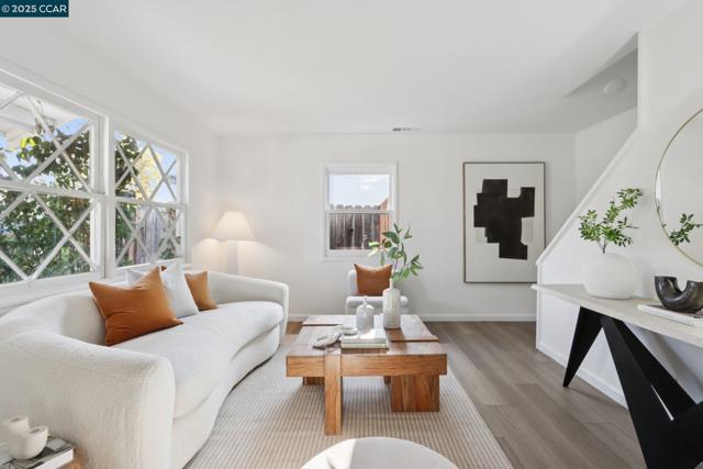 1467 Cape Cod Way, Concord CA: https://media.crmls.org/mediaz/b9cbbc36-ec56-4b1f-83a3-fb3305b89b95.jpg