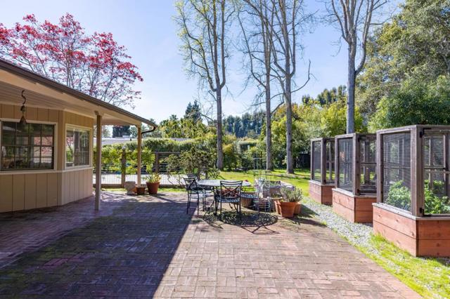 680 Fairway Circle, Hillsborough CA: https://media.crmls.org/mediaz/b9cc3e39-f587-4f06-8893-76cb6debc87b.jpg