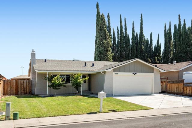 1800 McPeak Court, Tracy CA: https://media.crmls.org/mediaz/b9cc5307-762c-4461-ba6e-89d8b188657c.jpg