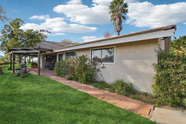 26086 Bear Valley Heights Road, Escondido CA: https://media.crmls.org/mediaz/b9cc7e27-b0d7-4f7f-a3a6-674ab65f109f.jpg