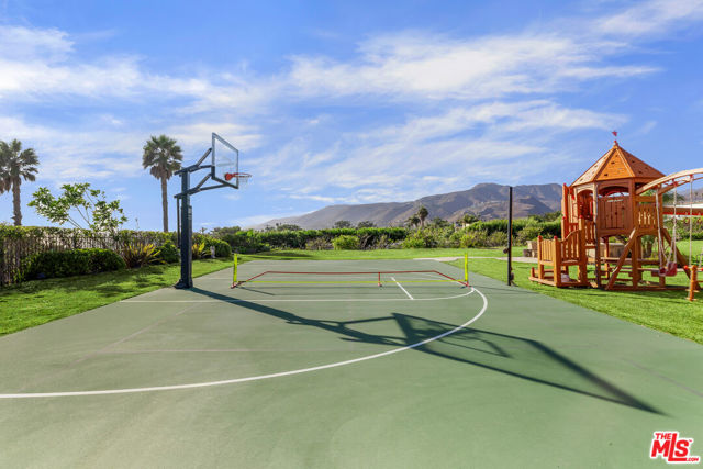 30532 MORNING VIEW Drive, Malibu CA: https://media.crmls.org/mediaz/b9ccaea2-70a5-4e02-8ddf-6843edbc6390.jpg