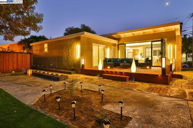 30456 Hoylake St, Hayward CA: https://media.crmls.org/mediaz/b9cd1be1-a2e6-4ba0-a77f-d56ddea014ea.jpg