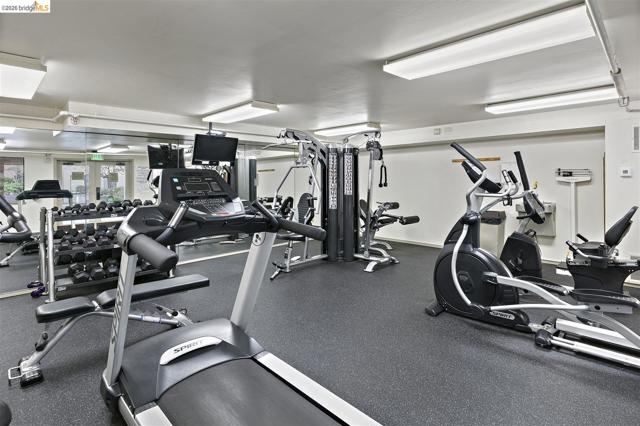 545 Pierce St, Albany CA: https://media.crmls.org/mediaz/b9cdb50e-a8ed-4232-ba46-a8933239ff6c.jpg