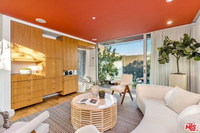 732 Brooks Avenue, Venice CA: https://media.crmls.org/mediaz/b9ce1196-0c73-456d-820b-5117e6995f0a.jpg