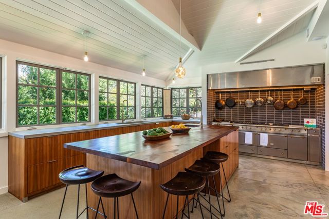 Image 10 of 41 For 2854 Roscomare Road