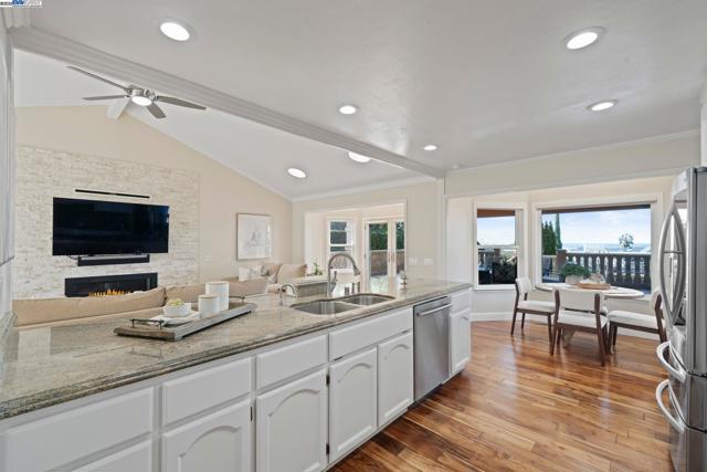 46925 Aloe Court, Fremont CA: https://media.crmls.org/mediaz/b9ce5ce6-1e2c-4472-ba0d-96822779b0b7.jpg