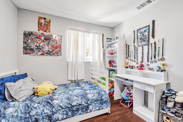 2105 Geneva Drive, Modesto CA: https://media.crmls.org/mediaz/b9ce90b8-bb09-440d-aa63-1bab9f175a30.jpg