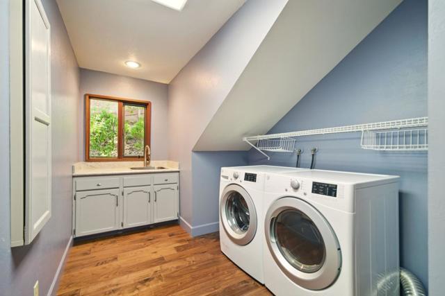 16190 Maya Way, Los Gatos CA: https://media.crmls.org/mediaz/b9cf0f55-7341-45c3-86cd-eddc4c1dbc65.jpg