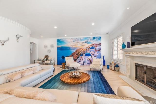 7345 Vista Rancho Ct, Rancho Santa Fe CA: https://media.crmls.org/mediaz/b9cf8167-c3d3-4321-b97c-2e2a8a0d24cd.jpg