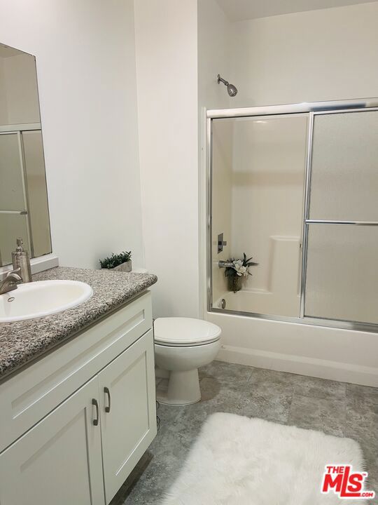 1912 Broadway, Santa Monica CA: https://media.crmls.org/mediaz/b9cf9a32-fb61-4378-9e18-14fee0d0c6d1.jpg