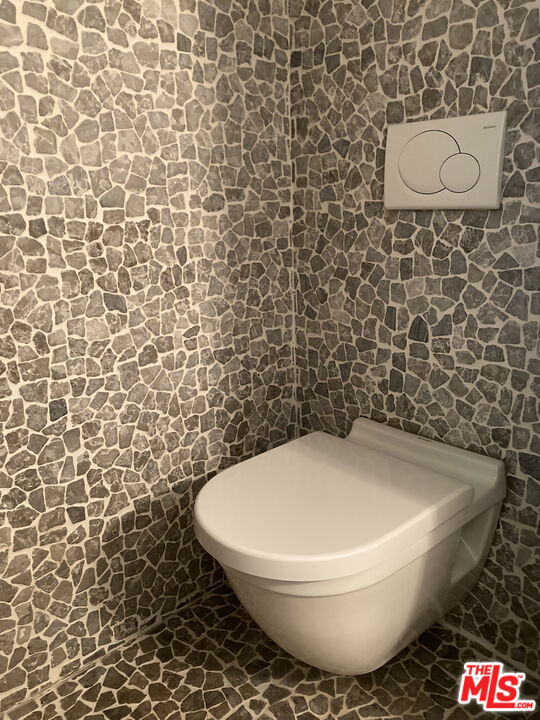 https://media.crmls.org/mediaz/b9cfc67b-dee9-4ff3-980c-adb1f2295571.jpg?preset=X-Large