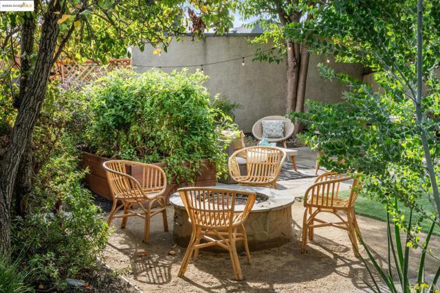 919 Mckinley Ave, Oakland CA: https://media.crmls.org/mediaz/b9d0442a-ca7f-4948-9665-ad158fa96c2b.jpg