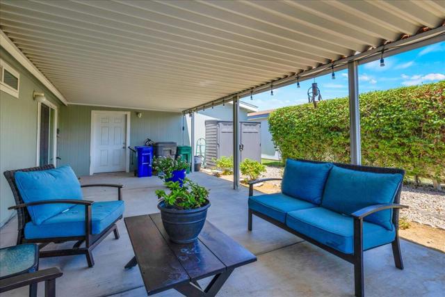 1327 Via Palmera, Cathedral City CA: https://media.crmls.org/mediaz/b9d04d58-70a7-436e-bc76-a9cd10a32c03.jpg