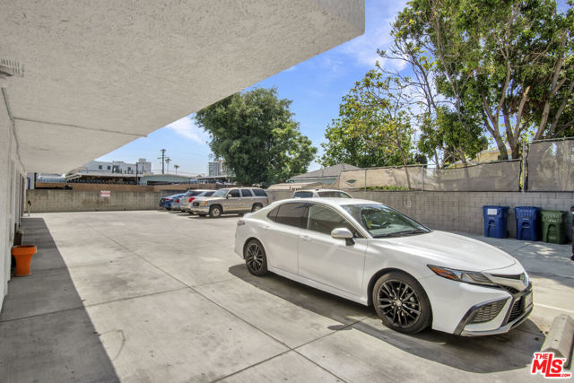5621 Klump Avenue, North Hollywood CA: https://media.crmls.org/mediaz/b9d08de1-9cef-47fb-a3eb-c7ad48e38181.jpg